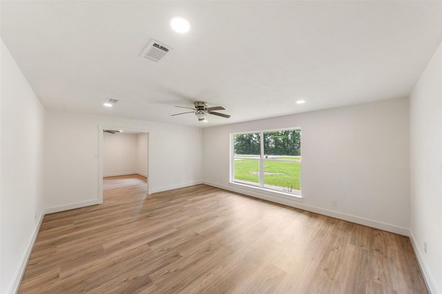 33003 E Westwood Square East Drive E, Magnolia, TX 77354