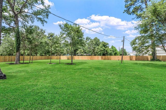 33003 E Westwood Square East Drive E, Magnolia, TX 77354