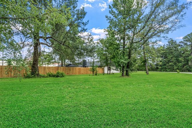 33003 E Westwood Square East Drive E, Magnolia, TX 77354