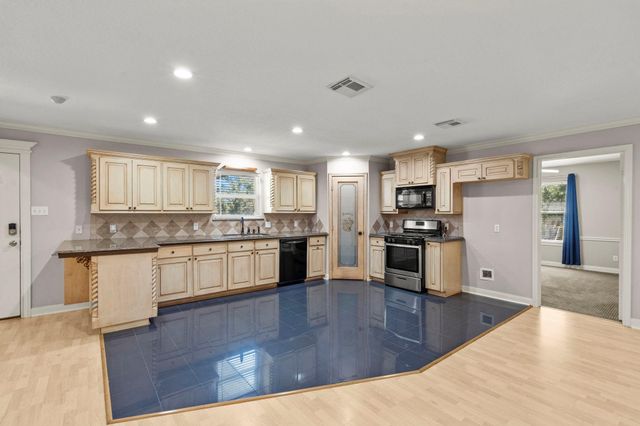 7205 Avenue O, Santa Fe, TX 77510