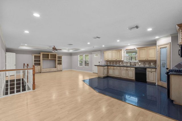 7205 Avenue O, Santa Fe, TX 77510