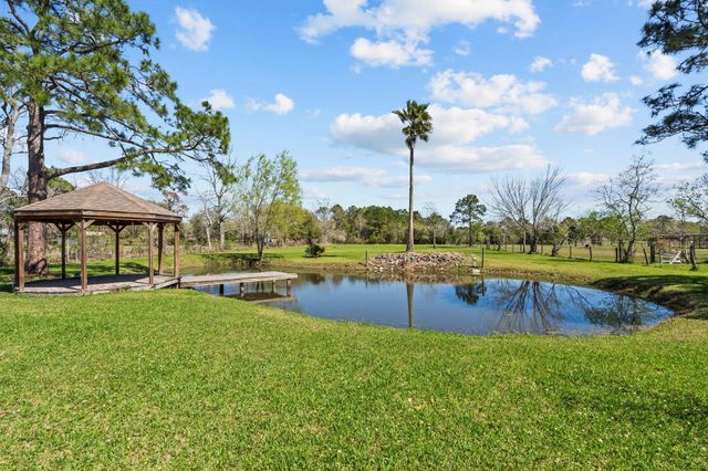 7205 Avenue O, Santa Fe, TX 77510