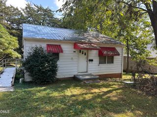 111 S Seventh Avenue, Siler City, NC 27344