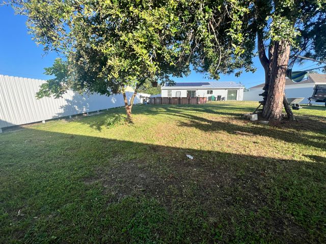 2216 SE Newcastle Terrace, Port St Lucie, FL 34952
