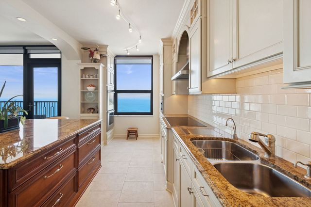 1040 N LAKE SHORE Drive 32D, Chicago, IL 60611