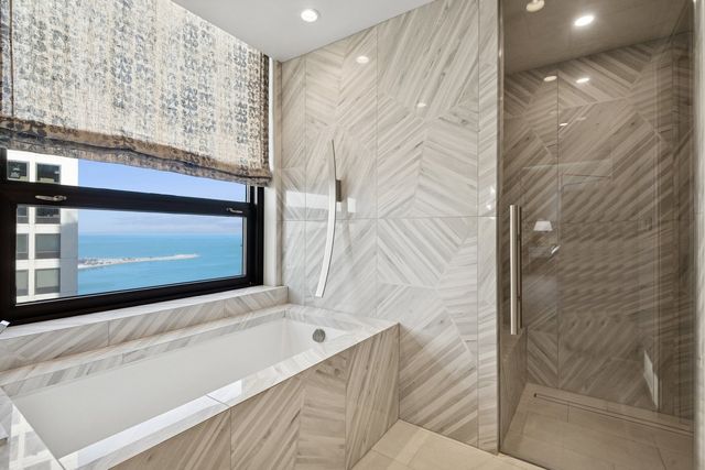 1040 N LAKE SHORE Drive 32D, Chicago, IL 60611