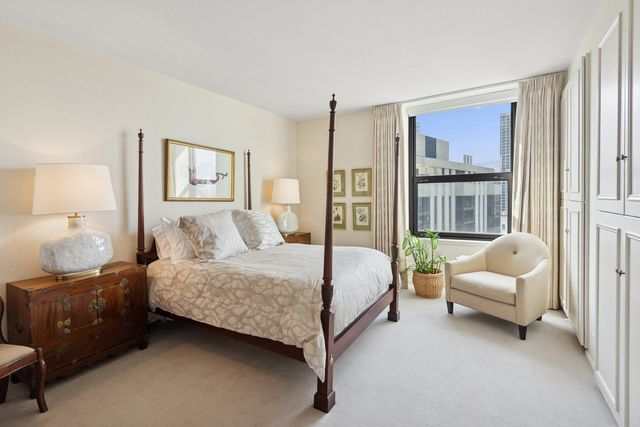 1040 N LAKE SHORE Drive 32D, Chicago, IL 60611