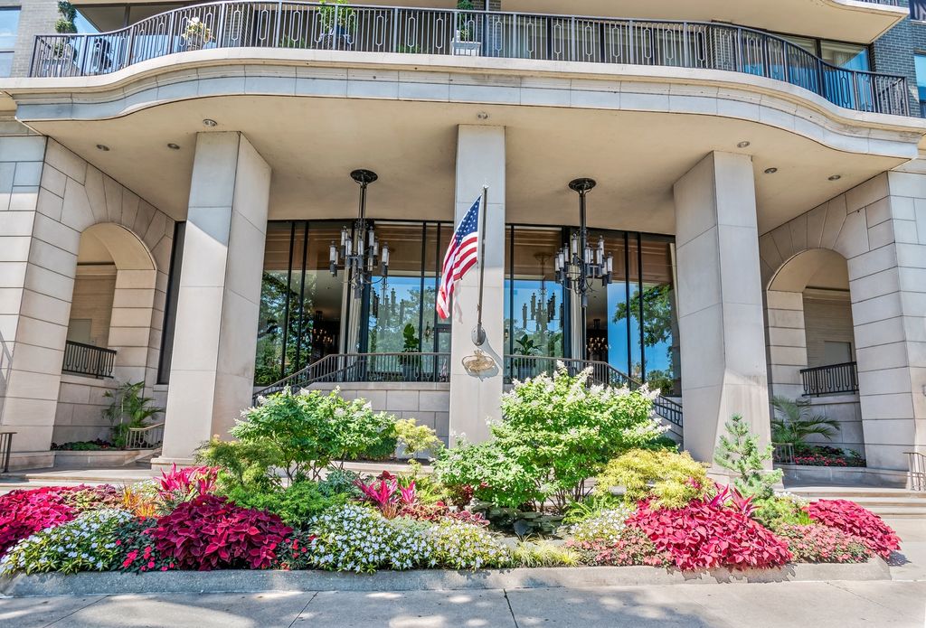 1040 N LAKE SHORE Drive 32D, Chicago, IL 60611