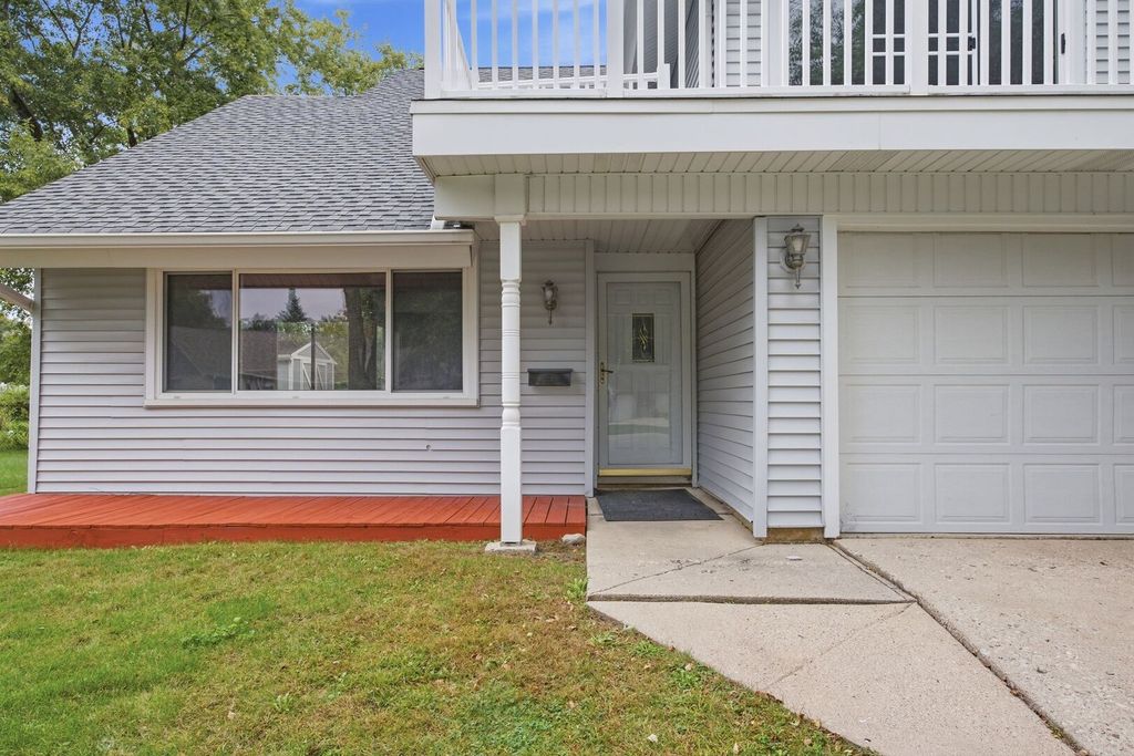 1650 Beverly Court, Hanover Park, IL 60133 — photo 2