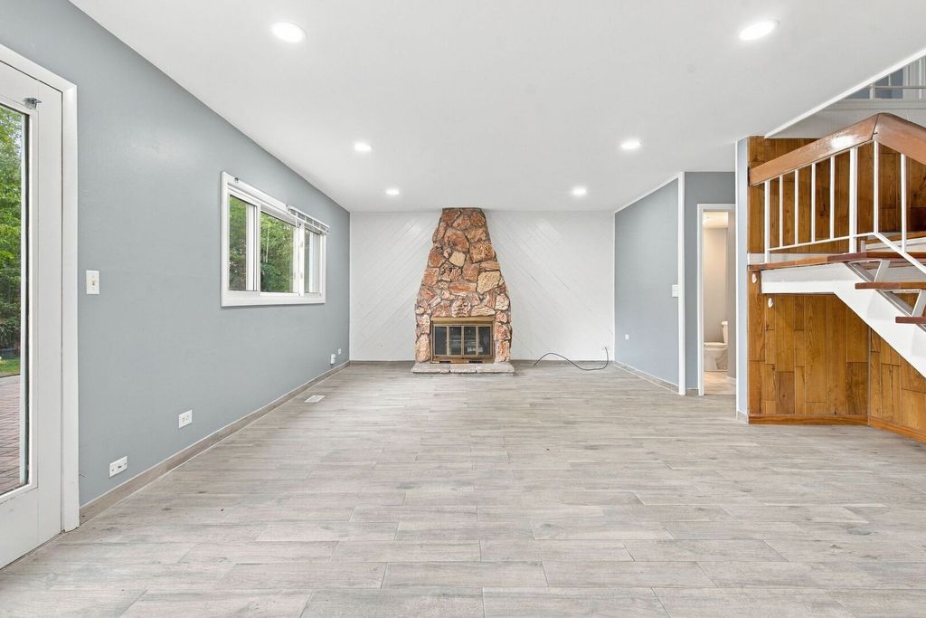 1650 Beverly Court, Hanover Park, IL 60133 — photo 5