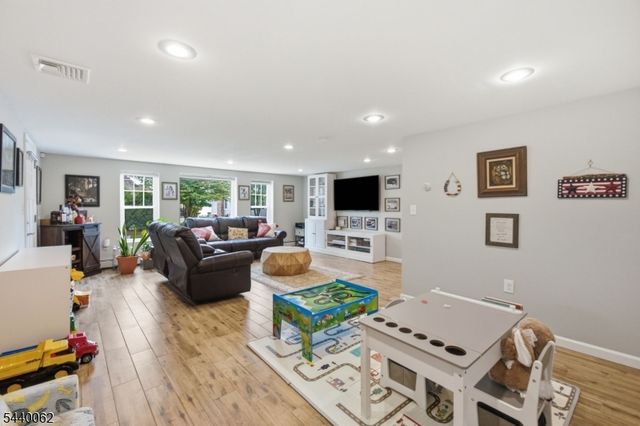 126 E Shore Trl, Sparta Twp., NJ 07871