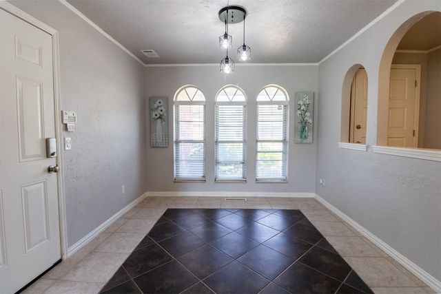 708 Wood Crest Street, Moore, OK 73160