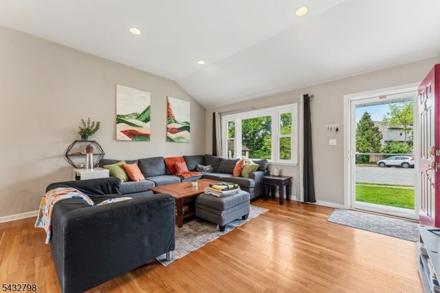 5 Willow Ave, Piscataway Twp., NJ 08854