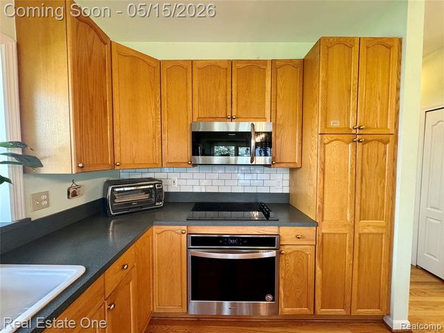 1668 S Shore Drive, Rochester Hills, MI 48307