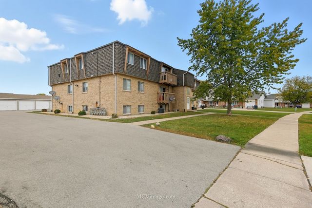 2390 Bicentennial Avenue 8, Crest Hill, IL 60403