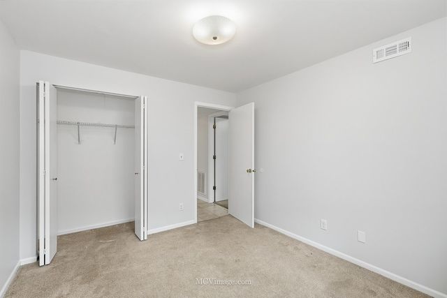 2390 Bicentennial Avenue 8, Crest Hill, IL 60403