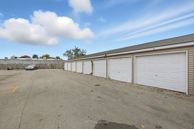 2390 Bicentennial Avenue 8, Crest Hill, IL 60403