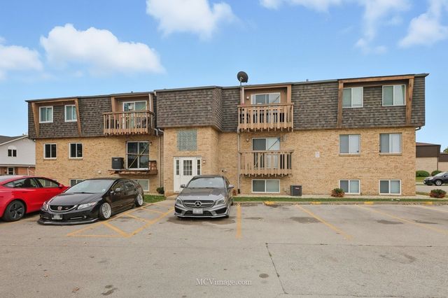 2390 Bicentennial Avenue 8, Crest Hill, IL 60403