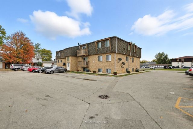2390 Bicentennial Avenue 8, Crest Hill, IL 60403