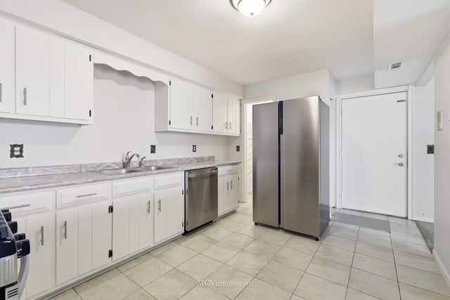 2390 Bicentennial Avenue 8, Crest Hill, IL 60403