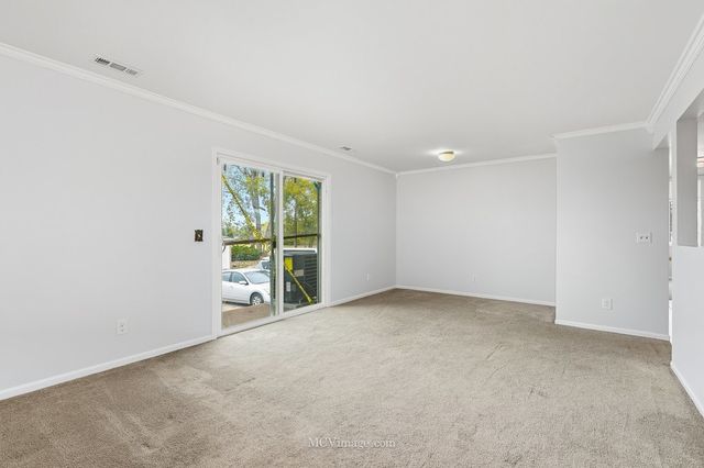 2390 Bicentennial Avenue 8, Crest Hill, IL 60403
