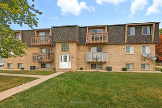 2390 Bicentennial Avenue 8, Crest Hill, IL 60403