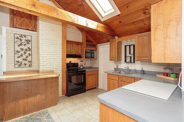 24 Laurel Ave, Wilmington, MA 01887