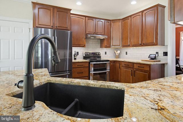 2760 STEVENS SUMMIT DR, Columbia, PA 17512