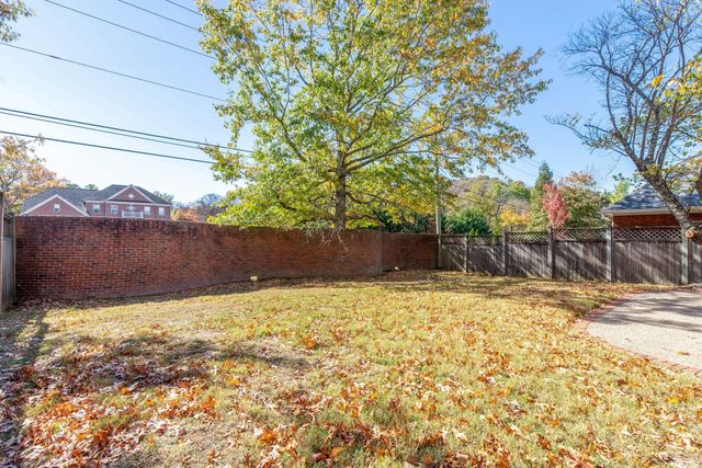 903 Huntington Cir, Nashville, TN 37215