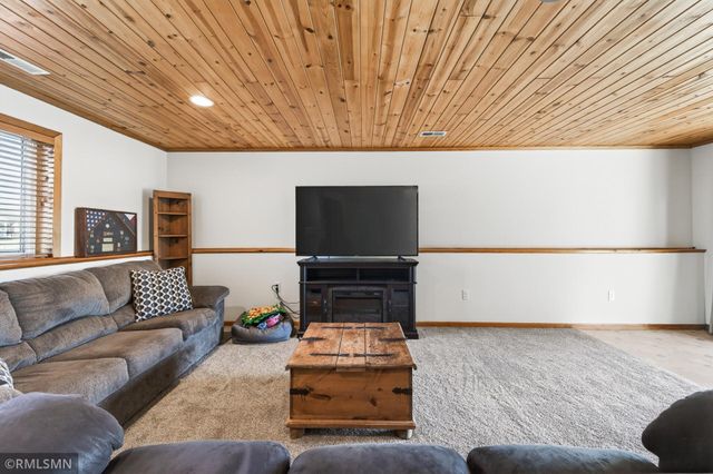 6124 258th Street, Wyoming, MN 55092
