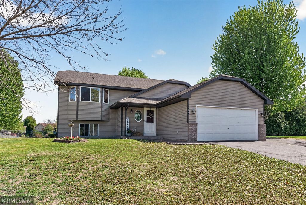 6124 258th Street, Wyoming, MN 55092