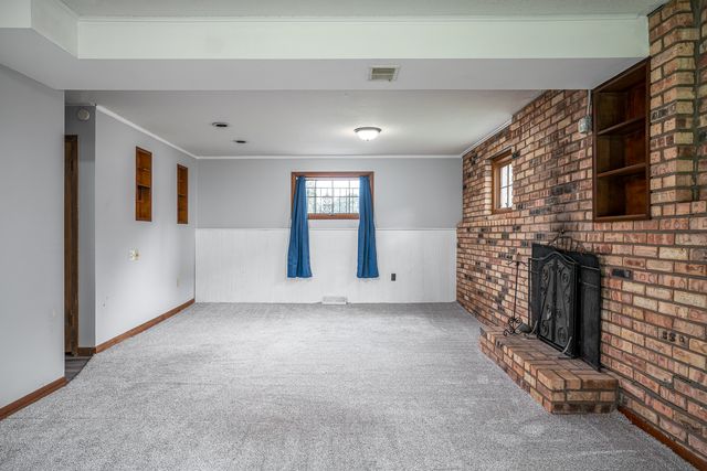 2853 Forest Road, Davenport, IA 52803