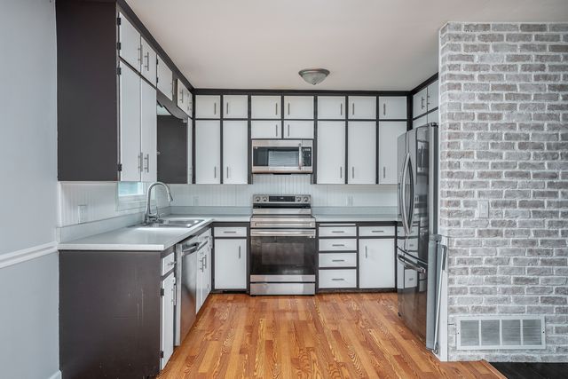 2853 Forest Road, Davenport, IA 52803