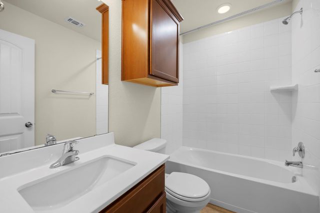 101 Plata LN, Jarrell, TX 76537