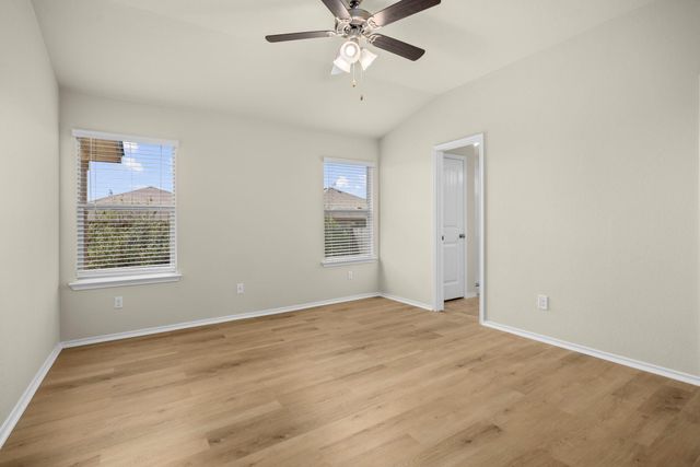 101 Plata LN, Jarrell, TX 76537