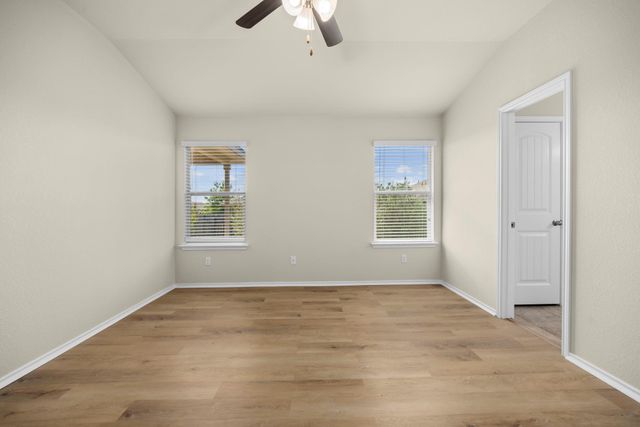 101 Plata LN, Jarrell, TX 76537