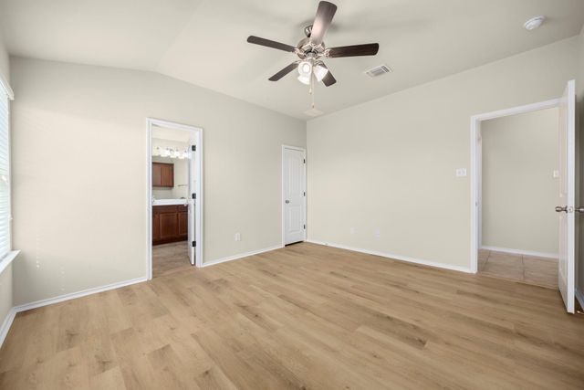 101 Plata LN, Jarrell, TX 76537