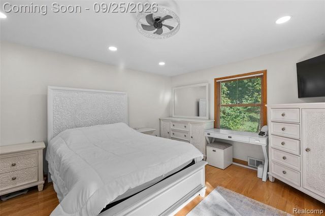 20855 Cass Street, Farmington Hills, MI 48335