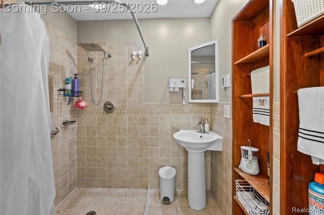 20855 Cass Street, Farmington Hills, MI 48335