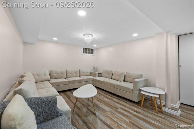 20855 Cass Street, Farmington Hills, MI 48335