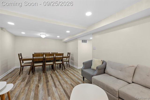 20855 Cass Street, Farmington Hills, MI 48335