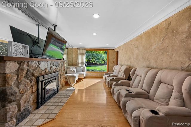 20855 Cass Street, Farmington Hills, MI 48335