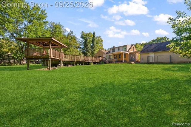 20855 Cass Street, Farmington Hills, MI 48335