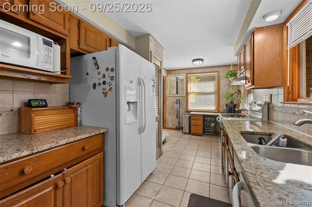 20855 Cass Street, Farmington Hills, MI 48335
