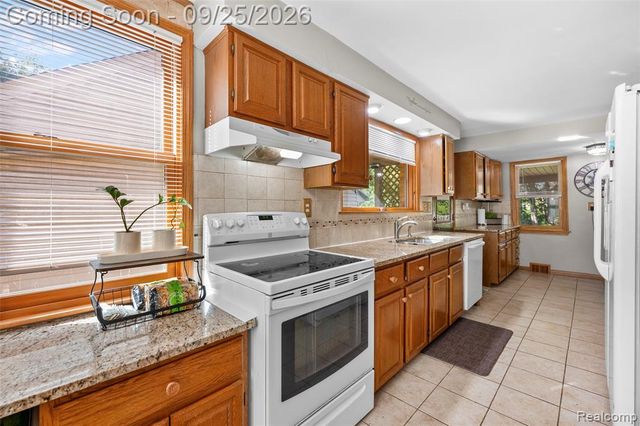 20855 Cass Street, Farmington Hills, MI 48335