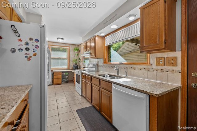 20855 Cass Street, Farmington Hills, MI 48335
