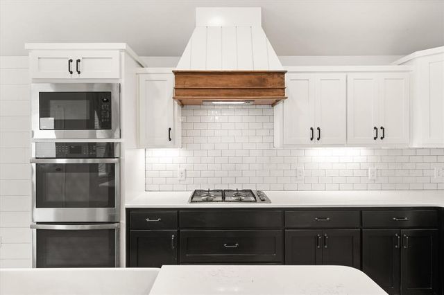 10401 NW 33rd Street, Yukon, OK 73099