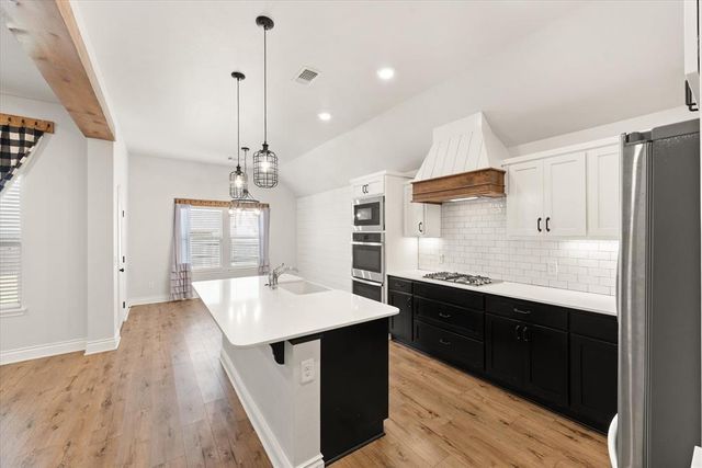 10401 NW 33rd Street, Yukon, OK 73099