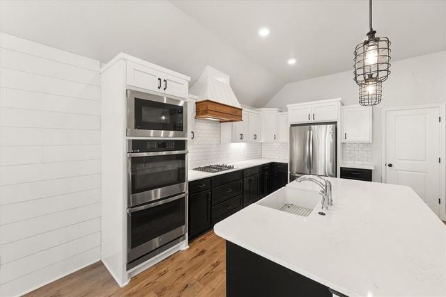 10401 NW 33rd Street, Yukon, OK 73099