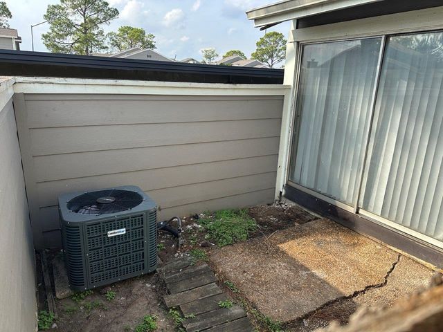 12244 Bob White Drive 122, Houston, TX 77035